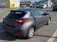Gebraucht Hyundai i30 Trend 101 PS (74 kW) 2017 Grau Limousine