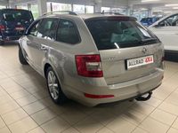 gebraucht Skoda Octavia Combi TSI JOY 179PS 4X4 DSG AHZV/Navi