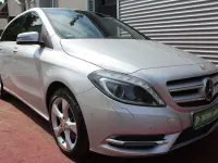 Gebraucht Mercedes B180 Sport 122 PS (89 kW) 2014 Silber Van / Kleinbus