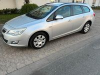 Gebraucht Opel Astra Sport 95 PS (69 kW) 2012 Silber Kombi