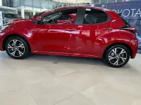 Neu Toyota Yaris Hybrid 116 PS (85 kW) 2026 Rot Limousine
