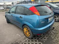 Usado Ford Focus 75 CV (55 kW) 2000 Azul Berlina