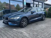 Gebraucht Volvo V60 Momentum 150 PS (110 kW) 2018 Denim blue / metallic Kombi