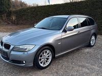 Gebraucht BMW 318 143 PS (105 kW) 2011 Grau Kombi
