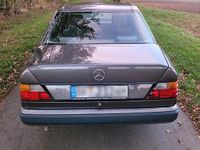 Gebraucht Mercedes E230 132 PS (97 kW) 1990 Violet Limousine