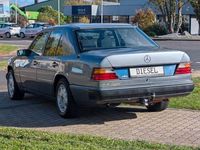 Gebraucht Mercedes 200 75 PS (55 kW) 1989 Grau Limousine