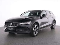 Gebraucht Volvo V60 CC Plus 197 PS (144 kW) 2023 Onyx black / metallic Kombi