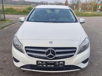 Gebraucht Mercedes A160 90 PS (66 kW) 2014 Weiß Limousine