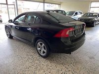 Gebraucht Volvo S60 Kinetic 150 PS (110 kW) 2016 Schwarz Limousine