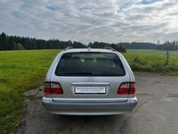 Second-hand Mercedes E200 Elegance 163 CP (119 kW) 2002 Argintiu Berlinǎ