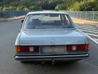 Gebraucht Mercedes 240 75 PS (55 kW) 1984 Silber Limousine