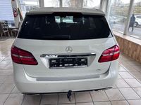 Gebraucht Mercedes B200 136 PS (100 kW) 2017 Calcitweiss/zirrusweiss Van / Kleinbus