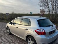 Gebraucht Toyota Auris 99 PS (72 kW) 2010 Silber Kleinwagen