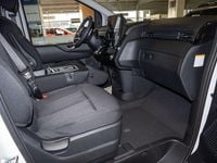 Gebraucht Hyundai Staria Trend 224 PS (164 kW) 2024 Creamy white Van / Kleinbus
