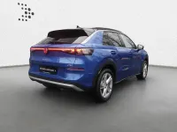 Neu VW T-Roc Life 150 PS (110 kW) 2026 Blau SUV