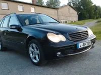Używany Mercedes C180 Elegance 143 KM (105 kW) 2006 Czarny Kombi