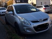Gebraucht Hyundai i20 77 PS (56 kW) 2011 Silber Kleinwagen
