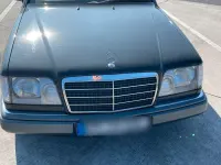 Używany Mercedes E220 150 KM (110 kW) 1993 Czarny Kabriolet