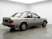 Gebraucht Mercedes 200 133 PS (97 kW) 1993 Gold Limousine