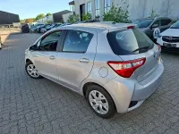 Gebraucht Toyota Yaris Hybrid Basis 75 PS (55 kW) 2020 Silber Limousine