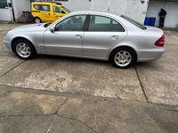 Gebraucht Mercedes E220 150 PS (110 kW) 2002 Silber Limousine