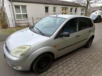 Gebraucht Ford Fiesta 82 PS (60 kW) 2004 Silber Kleinwagen
