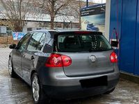 Gebraucht VW Golf V 102 PS (75 kW) 2004 Grau Kleinwagen