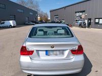 Gebraucht BMW 318 129 PS (94 kW) 2006 Silber Limousine