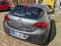 Używany Opel Astra Cosmo 179 KM (131 kW) 2010 Szary Sedan/Limuzyna