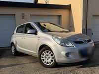 Gebraucht Hyundai i20 100 PS (73 kW) 2010 Grau Kleinwagen
