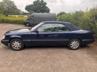 Gebraucht Mercedes E220 Sportline 150 PS (110 kW) 1996 Blau Cabrio