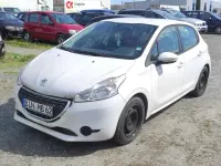 Gebraucht Peugeot 208 Active 68 PS (50 kW) 2015 Lack weiss banquise/deckende Kleinwagen