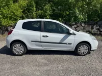 Gebraucht Renault Clio III Expression 75 PS (55 kW) 2011 Weiß Limousine