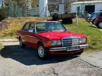 Gebraucht Mercedes 300 80 PS (58 kW) 1984 Rot Limousine