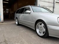 Second-hand Mercedes E240 170 CP (125 kW) 2000 Argintiu Break