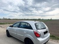 Gebraucht Kia Rio 97 PS (71 kW) 2011 Silber Kleinwagen