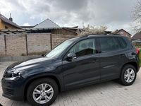 Gebraucht VW Tiguan Trendline 122 PS (89 kW) 2015 Grau SUV