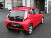 Gebraucht Toyota Aygo X-play 69 PS (50 kW) 2016 Rot Kleinwagen