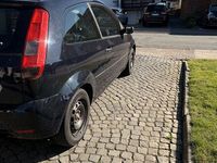 Gebraucht Ford Fiesta Ambiente 60 PS (44 kW) 2005 Blau Kleinwagen