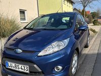 Gebraucht Ford Fiesta Titanium 95 PS (69 kW) 2011 Blau Kleinwagen