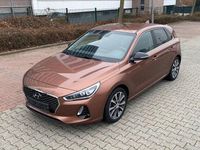 Gebraucht Hyundai i30 120 PS (88 kW) 2017 Braun Limousine