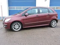 Gebraucht Mercedes B200 Sport Edition 140 PS (102 kW) 2010 Rot Van / Kleinbus