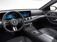 Second-hand Mercedes E300 AMG 258 CP (189 kW) 2023 Albastru Berlinǎ