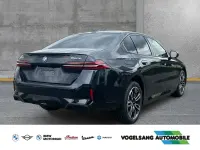 Neu BMW 550e M Sport 489 PS (359 kW) 2026 Schwarz Limousine