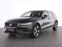 Używany Volvo V60 CC Plus 197 KM (144 kW) 2024 Szary Kombi