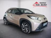 Gebraucht Toyota Aygo X X-plore 72 PS (52 kW) 2024 Ginger beige / night sky black SUV