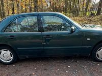 Gebraucht Mercedes E230 150 PS (110 kW) 1997 Grün Limousine