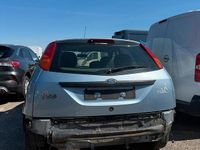 Usata Ford Focus 100 CV (73 kW) 2004 Blu Utilitaria