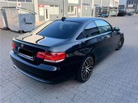 Gebraucht BMW 320 177 PS (130 kW) 2008 Schwarz Coupé
