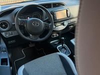 Gebraucht Toyota Yaris Hybrid 74 PS (54 kW) 2019 Weiß Kleinwagen